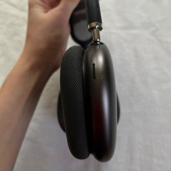 Apple AirPods Max – Space Gray — Excellent Condition (No Box/Cables, Case Includ - Picture 6 of 9